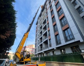 Beykoz Sepetli Vinç - Yüksek Kat Çalışma Hizmeti Beykoz sepetli vinç kiralama hizmeti ile apartman dış cephe çalışma görüntüsü